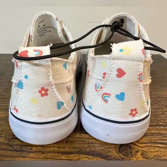 Thereabouts Girls Bailey Button Sneaker NWT various sizes - Picture 4 of 7